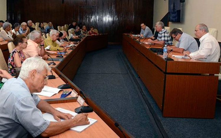 Encuentro de Miguel Díaz-Canel con inteclectuales cubanos.