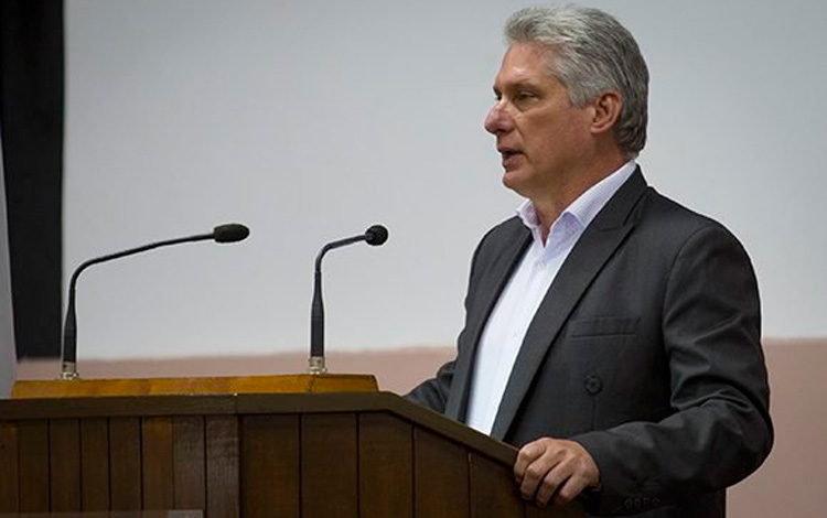 El presidente cubano Miguel Díaz-Canel durante la clausura del Congreso de la UNEAC. Foto: Irene Pérez/ Cubadebate.