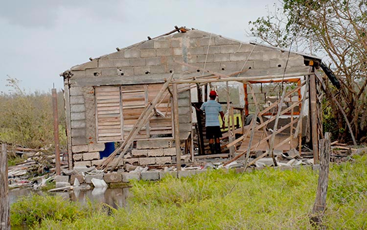 Casa dañada por huracán Irma en Carahatas, Quemado de Güines.
