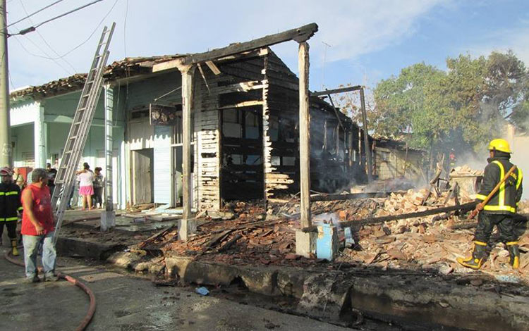 Afectaciones por incendio en Placetas. Afectaciones por incendio en Placetas.