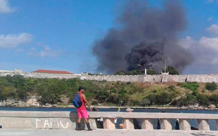 Incendio en el complejo Morro-Cabaña.