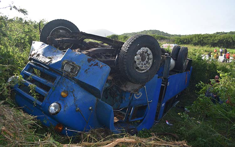 Camión de pasajeros, accidente tránsito