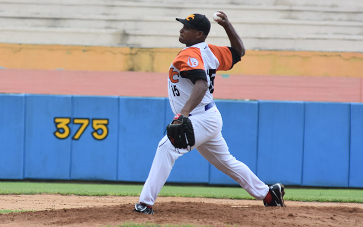 Freddy Asiel Álvarez, pitcher de Villa Clara