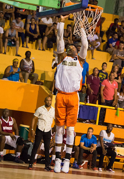 Neslier Abreu, jugador de baloncesto de Villa Clara.