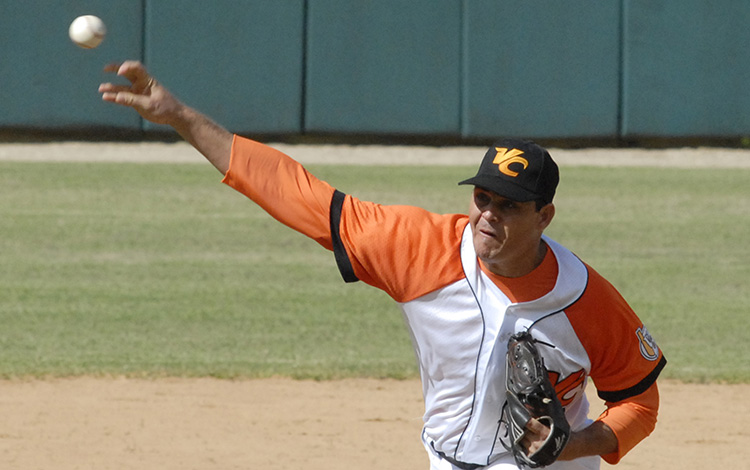 Yosvani Torres, pitcher de Pinar del Río, jugará de refuerzo con Villa Clara.