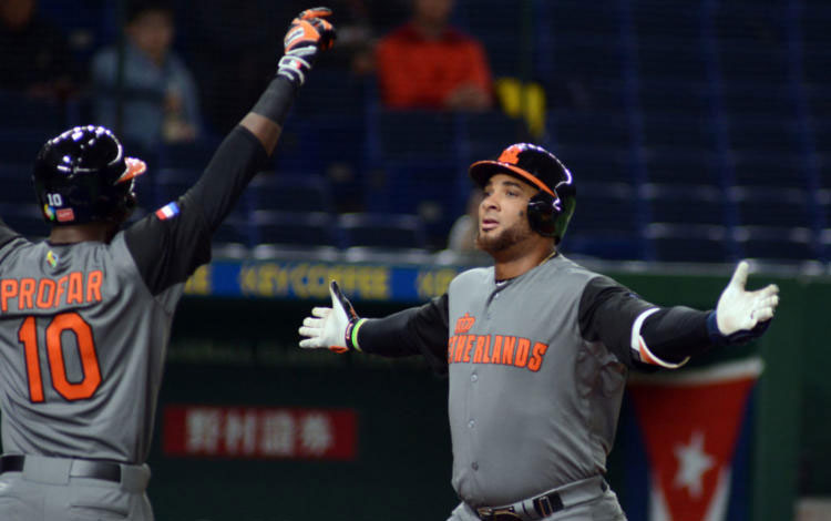 Holanda celebra victoria contra Cuba en el Clásico Mundial de 2017.