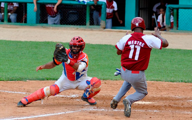 Yulexis La Rosa, receptor del béisbol de Villa Clara.