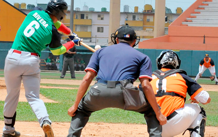 Villa Clara contra Cienfuegos, serie sub 23 de béisbol.