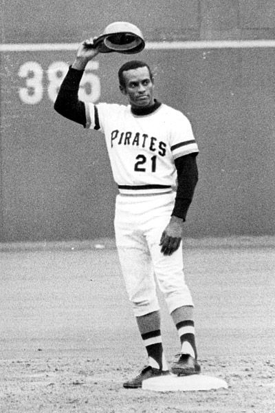 Saludo de Roberto Clemente a la afición luego de su jit 3000.