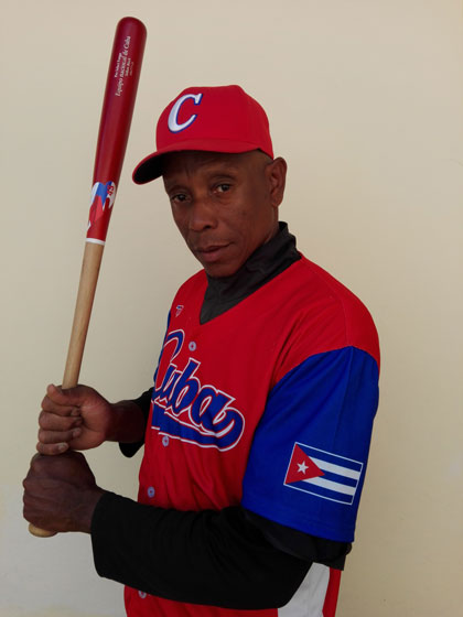 René Peña, el Yuca, jugador vidente del equipo Cuba de Béisbol para ciegos.