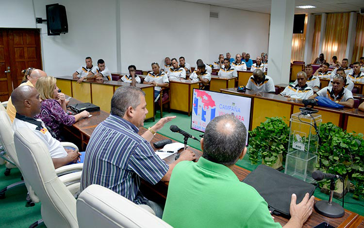 Equipo de béisbol junto a Julio Ramiro Lima Corzo