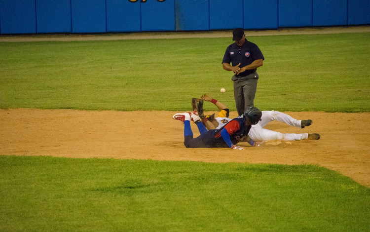 Juego de béisbol entre Villa Clara y Camagüey, 58 Serie Nacional.