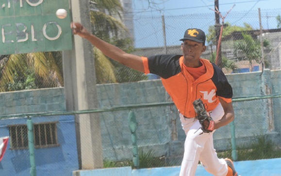 Javier Mirabal, pitcher