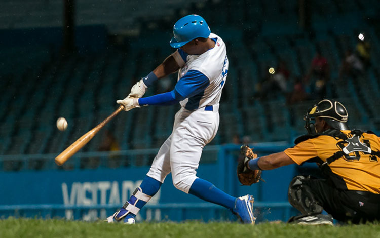 Juego de Industriales contra Villa Clara.