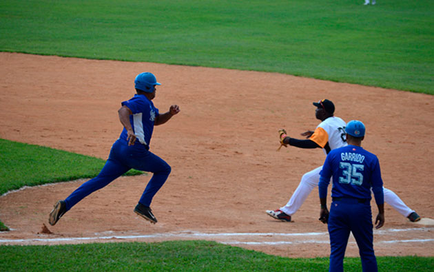 Momento del tercer juego entre Villa Clara e Industriales, segunda fase, 58 SNB.