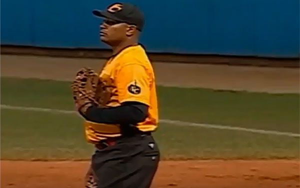 Freddy Asiel ílvarez, pitcher de Villa Clara, en juego contra Sancti Spí­ritus, 11 de diciembre de 2018.