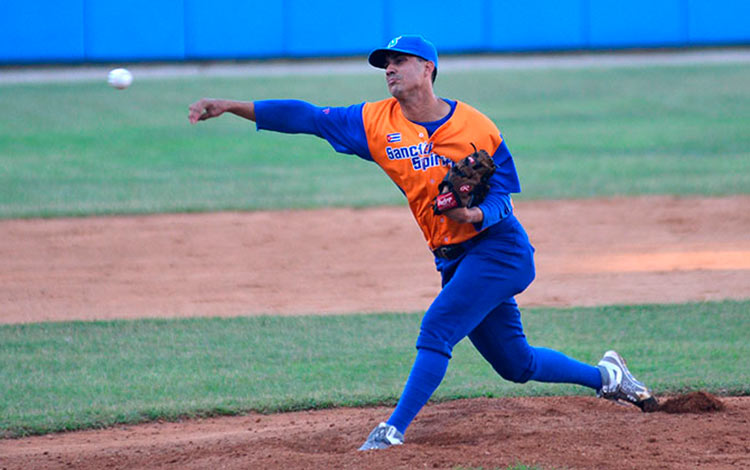 Pedro Álvarez, pitcher de Sancti Spíritus ganador en el cuarto juego del play off semifinal contra el equpo Villa Clara.