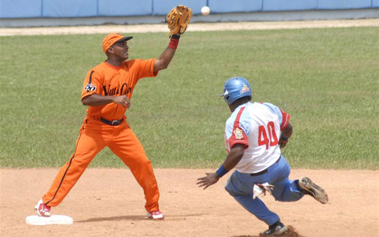 Eduardo Paret en juego contra Ciego de Ávila, SNB 50.