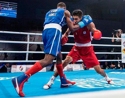 Andy Cruz, campeón de los 64 kilogramos, mundial de boxeo de Hamburgo.