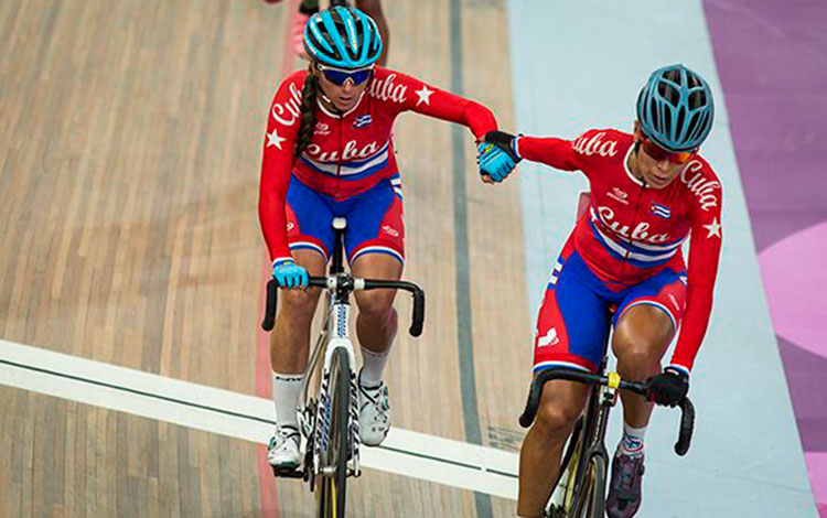 Dupla femenina cubana en la prueba de madison del ciclismo de Lima 2019.