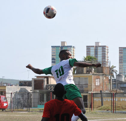 Juego entre Santiago de Cuba y Villa Clara, 102 Campeonato Nacional de Fútbol.