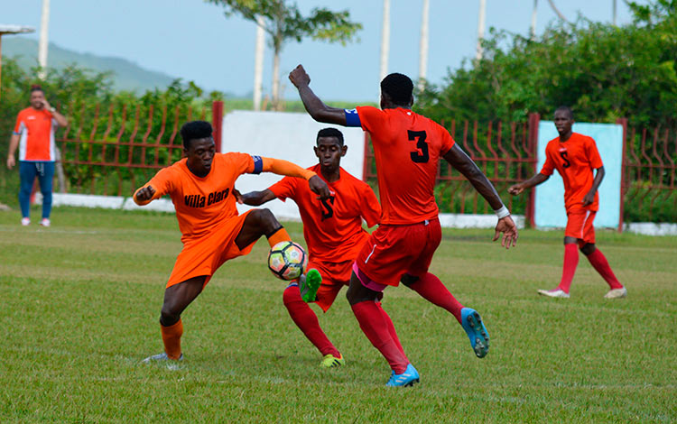 Jugada del partido entre Villa Clara y Santiago de Cuba.