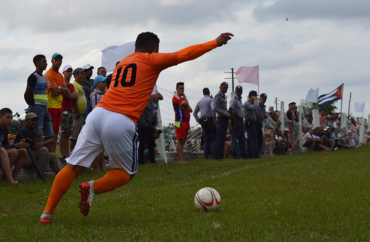 Juego de fútbol de Villa Clara en Santo Domingo, Villa Clara.