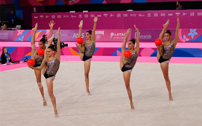 Conjunto de Cuba en ejercicio con pelota en la gimnasia rí­tmica de Lima 2019.