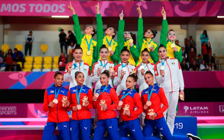 Premiación de la gimnasia rí­tmica en tres aros y dos conjuntos de mazas.