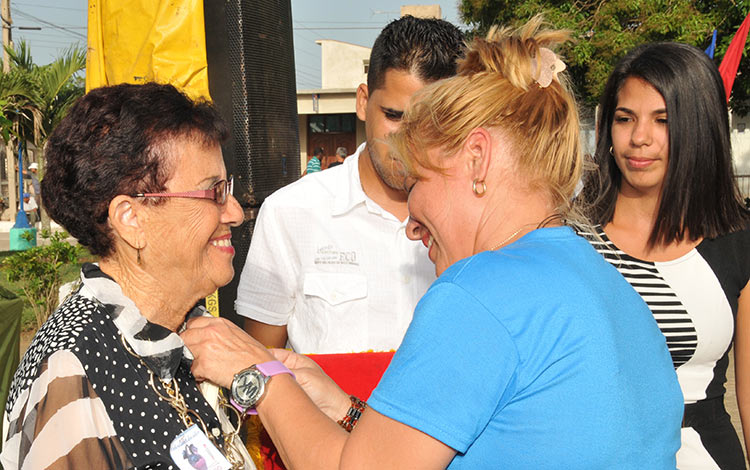 Reconocimiento a maestros destacados.