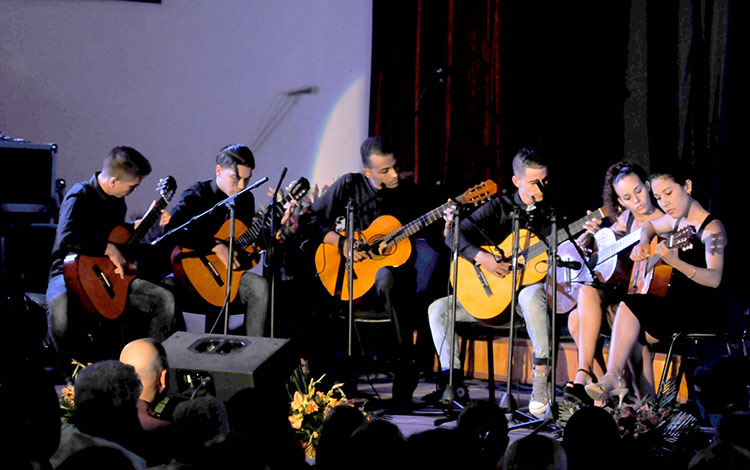 Sexteto Concuerdas, en gala por el aniversario 65 de la Universidad Central.