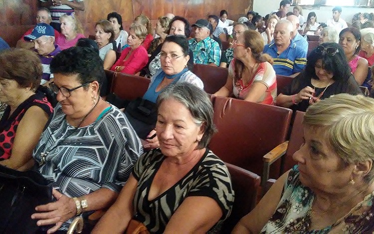 Miembros del claustro de la Educación de Jóvenes y Adultos de la Facultad Obrero Campesina Eduardo Anoceto.