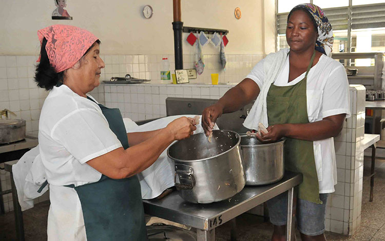 Trabajadoras del círculo infantil Meñique, de Corralillo, Villa Clara. Trabajadoras del círculo infantil Meñique, de Corralillo, Villa Clara.