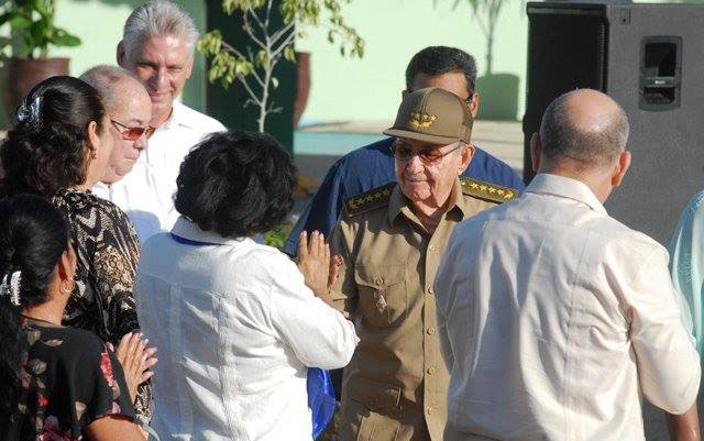 Inauguran Raúl y Dí­az-Canel Escuela Especial Amistad Cuba-Vietnam 