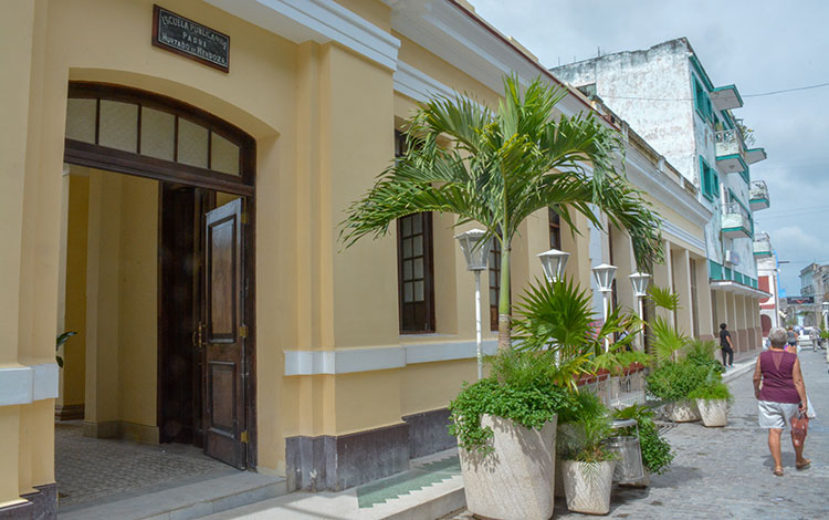 Escuela primaria Hurtado de Mendoza, Santa Clara.