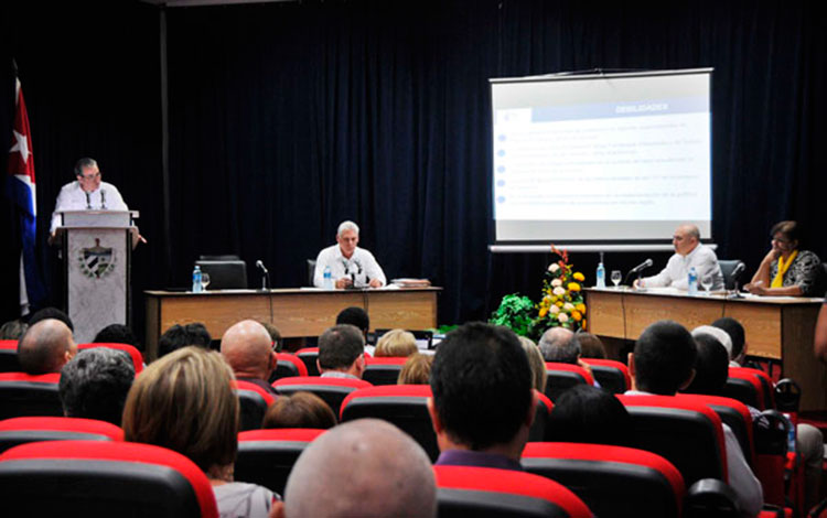 Reunión de balance del Ministerio de Educación Superior de Cuba.