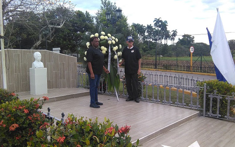 Homenaje a José Martí­ en la empresa Geominera del Centro.