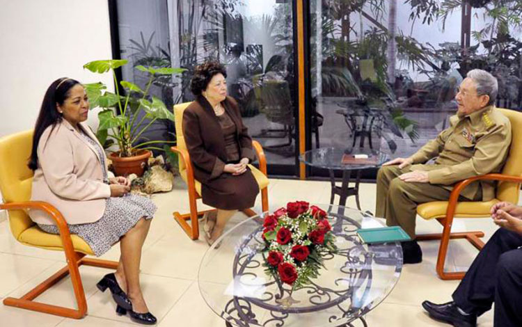 Raúl Castro y Maria Eugenia Neto.