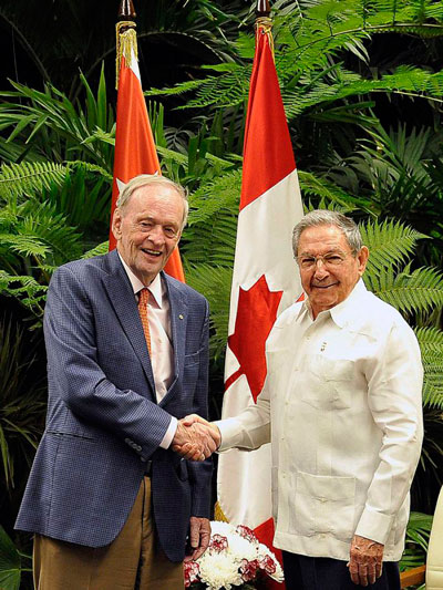 Raúl Castro Ruz y Jean Chrétien, ex primer ministro de Canadá.