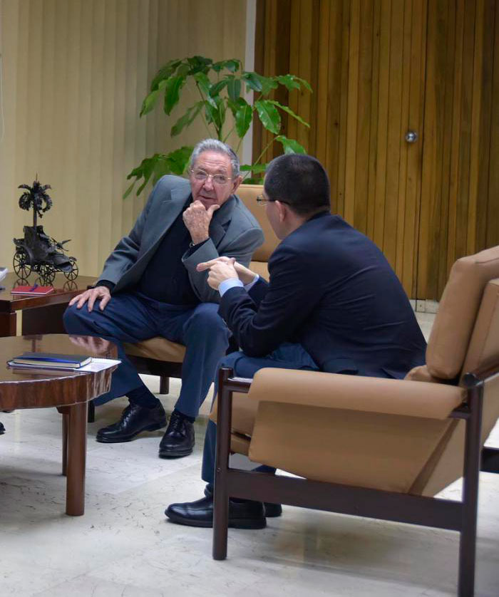 Raúl Castro y Jorge Arreaza.