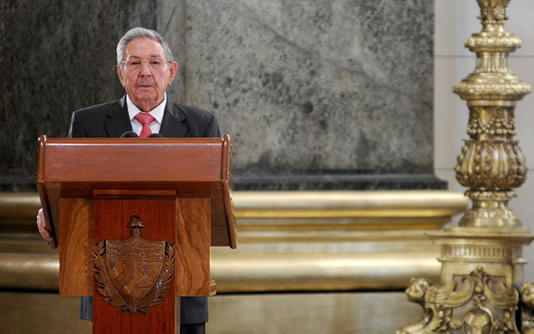 General de Ejército Raúl Castro Ruz pronuncia discurso en ceremonia de condecoración.