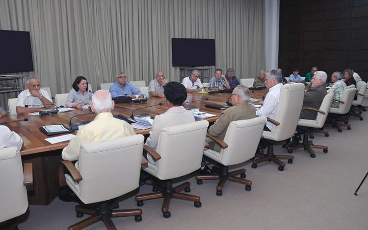 Miguel Díaz-Canel Bermúdez chequea programa de la vivienda en Cuba.