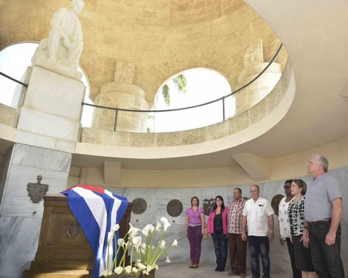 Dí­az-Canel rinde tributo a Martí­