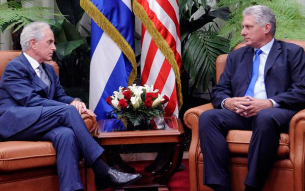 Presidente cubano, Miguel Díaz-Canel Bermúdez y senador republicano estadounidense Robert Corker.