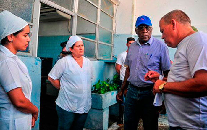 Primer vicepresidente cubano, Salvador Valdés Mesa, en Combinado Lácteo de Sandino, en Pinar del Rí­o.