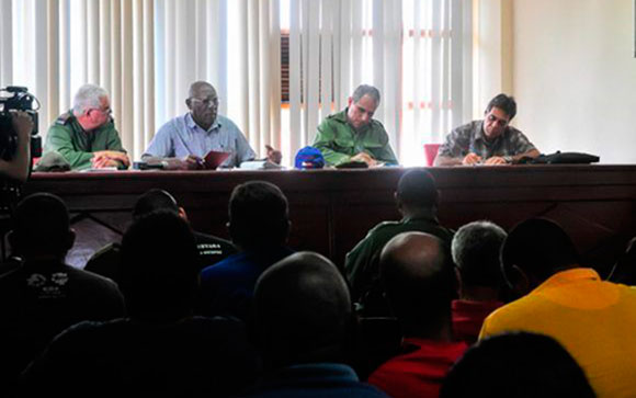 Primer Vicepresidente Cubano en reunión del Consejo de Defensa Municipal de Sandino, Pinar del Rí­o.