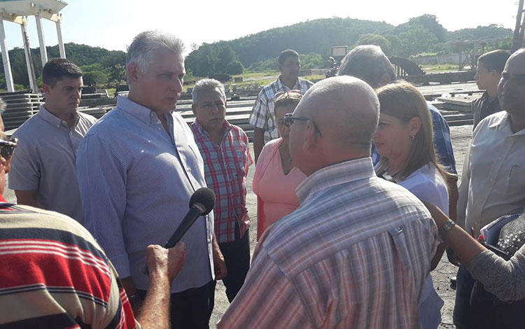 Dí­az-Canel en recorrido por la Isla de la Juventud.