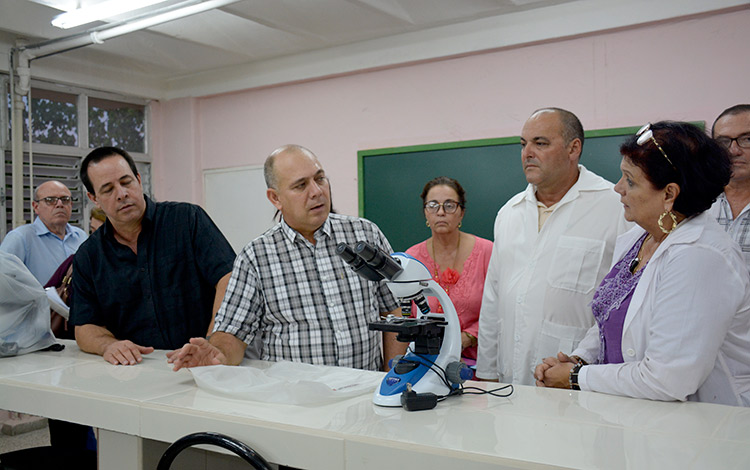 Laboratorio de la Universidad de Ciencias Médicas de Villa Clara. Laboratorio de la Universidad de Ciencias Médicas de Villa Clara.