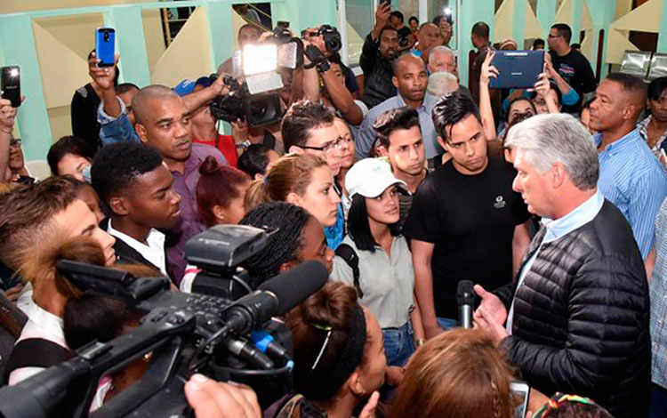 Recorrido de Miguel Díaz-Canel por lugares afectados por tornado en La Habana,