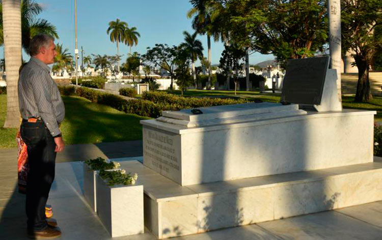 Presidente cubano, Miguel Dí­az-Canel, rinde homenaje a José Martí­ en el cementerio Santa Ifigenia, de Santiago de Cuba.Presidente cubano, Miguel Dí­az-Canel, rinde homenaje a Mariana Grajales en el cementerio Santa Ifigenia, de Santiago de Cuba.